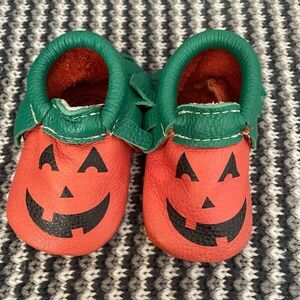 FP Freshly Picked pumpkin Halloween fall moccasin infant baby shoe size 2